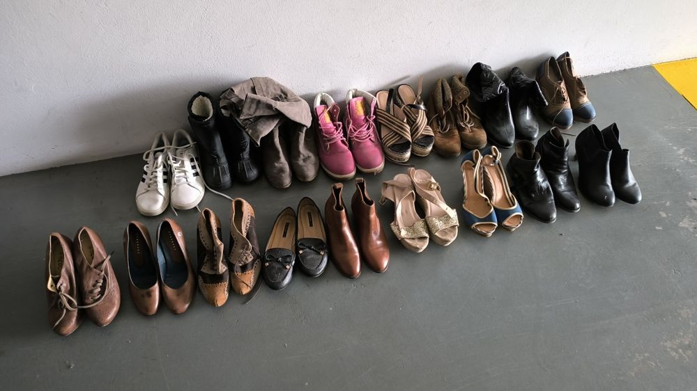 Conjunto de Sapatos de mulher em bom estado