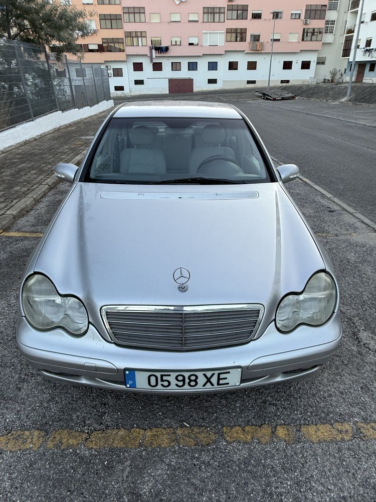Mercedes-Benz C220