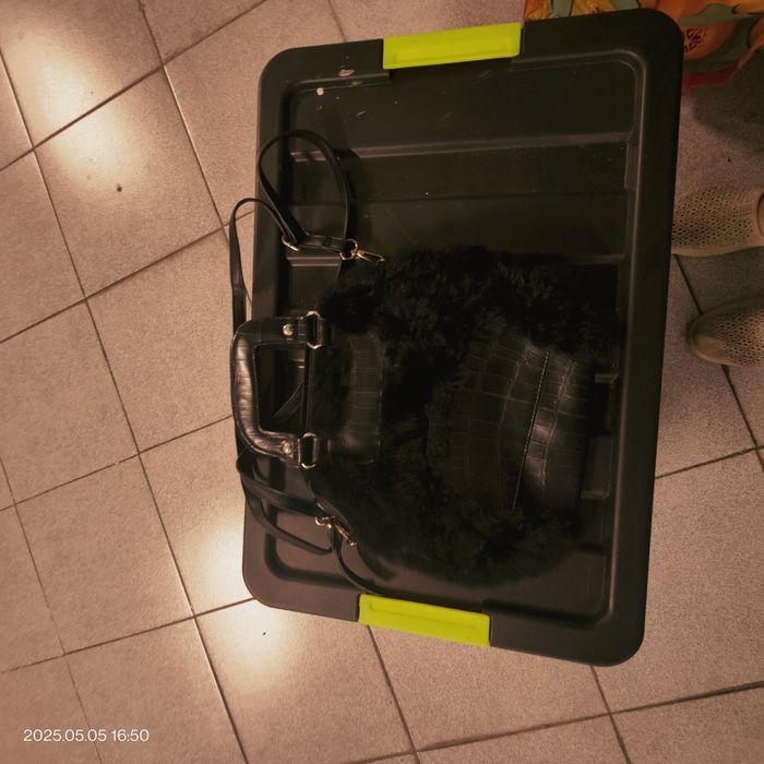 Tenis e malas estado novo