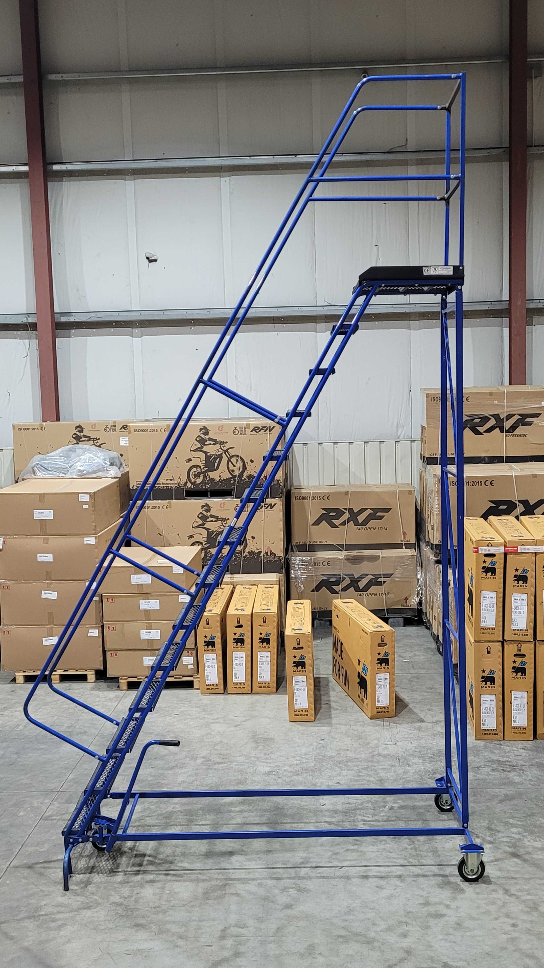 Drabina magazynowa jezdna trójkołowa DMP 3500 mm z dźwignią