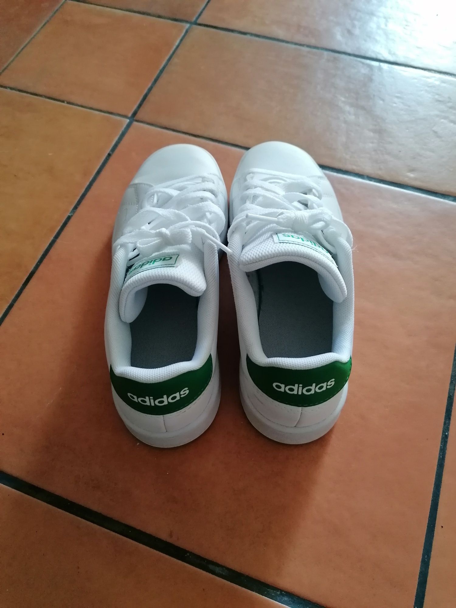 Tennis Adidas tamanho 34