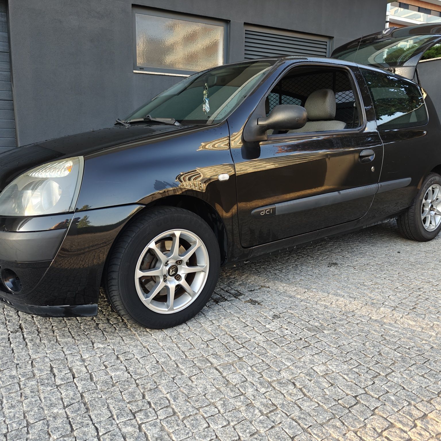 Renault Clio em ótimo estado.