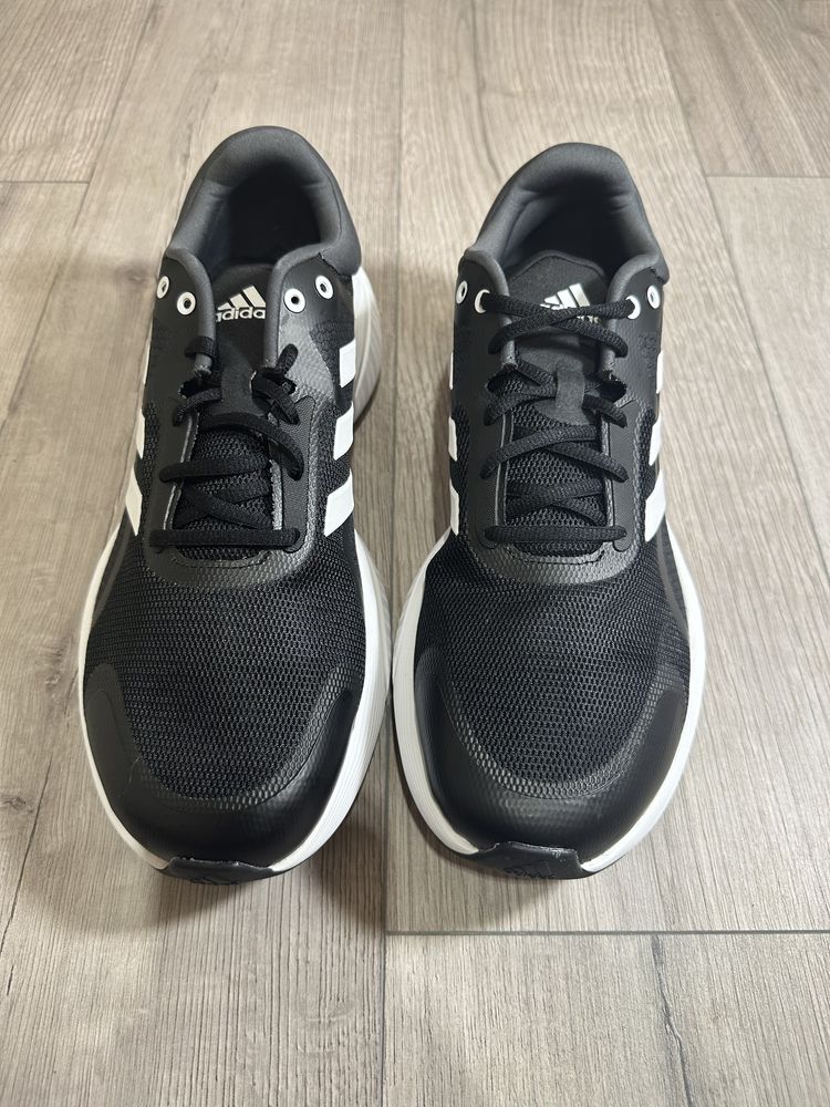 Обувь для бега adidas Response