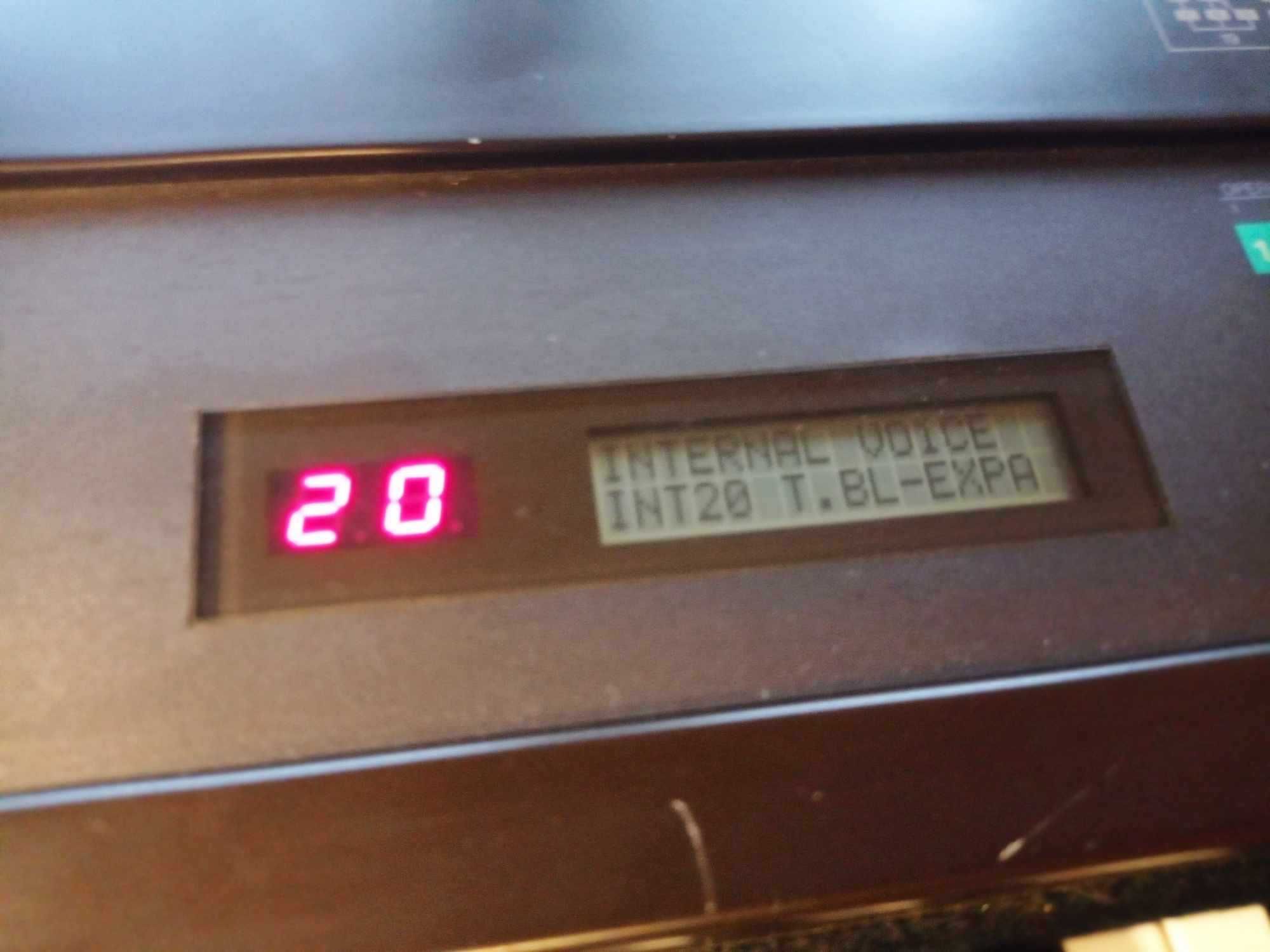 YAMAHA DX7 Syntezator