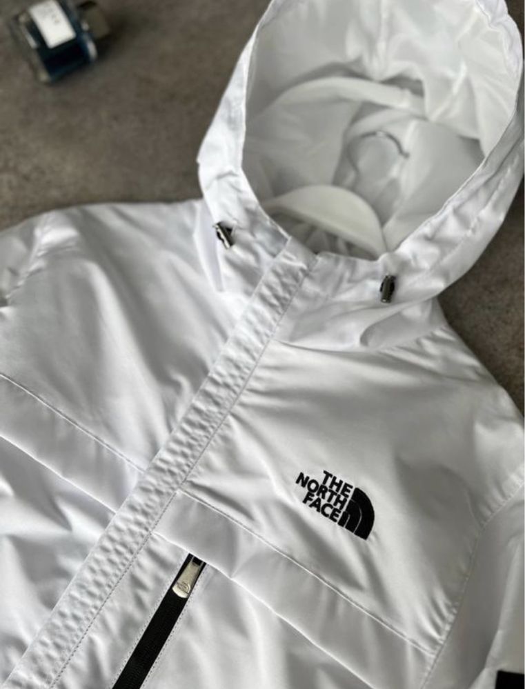 Белая куртка TNF