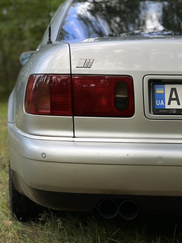 Продам Audi S8 D2