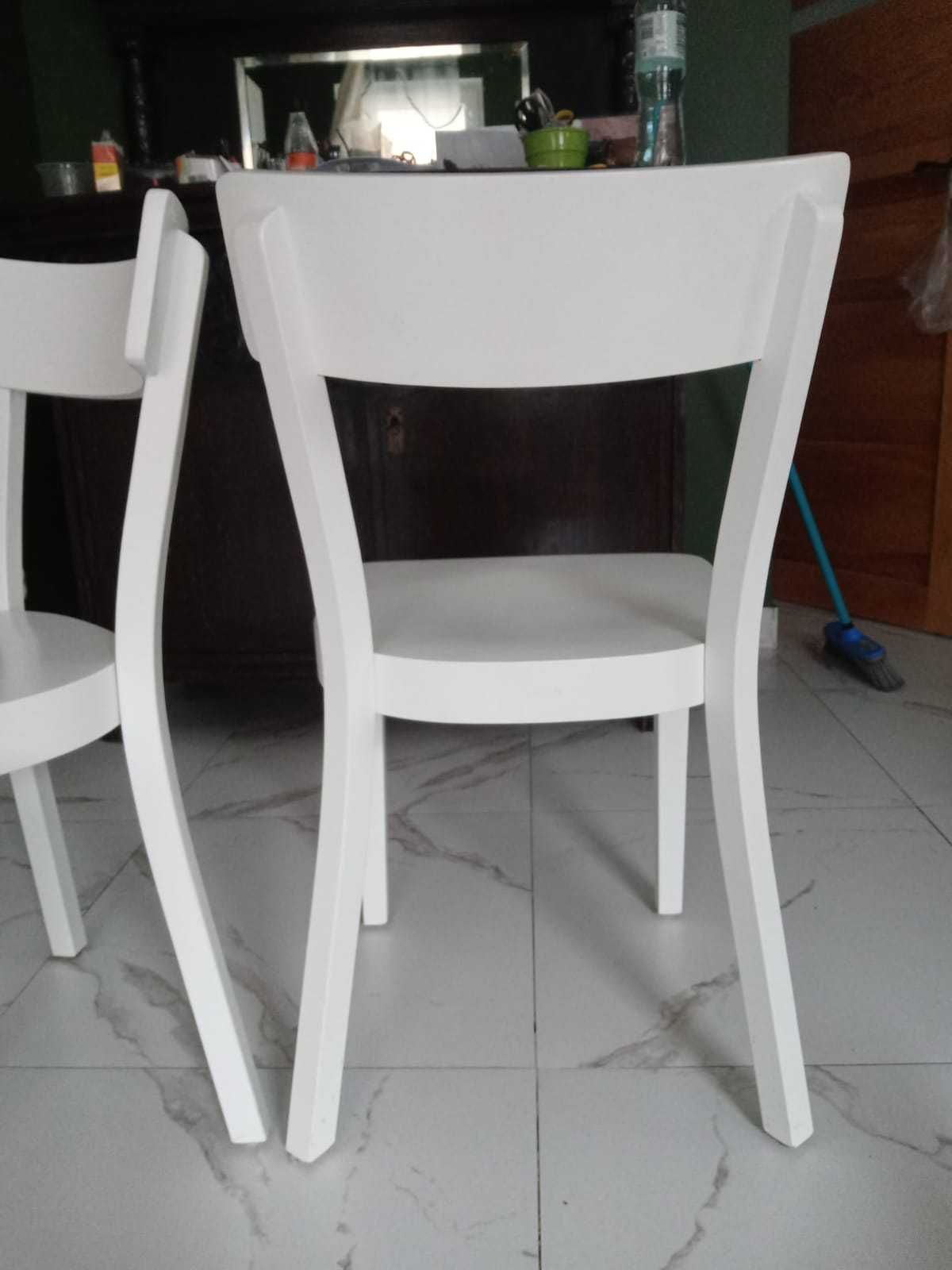 Krzesła lite drewniane białe