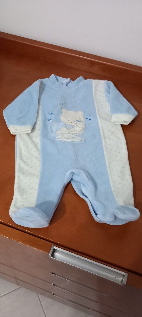 Babygrow veludo.