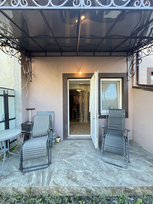 Півособняк із земельною ділянкою поруч центру міста