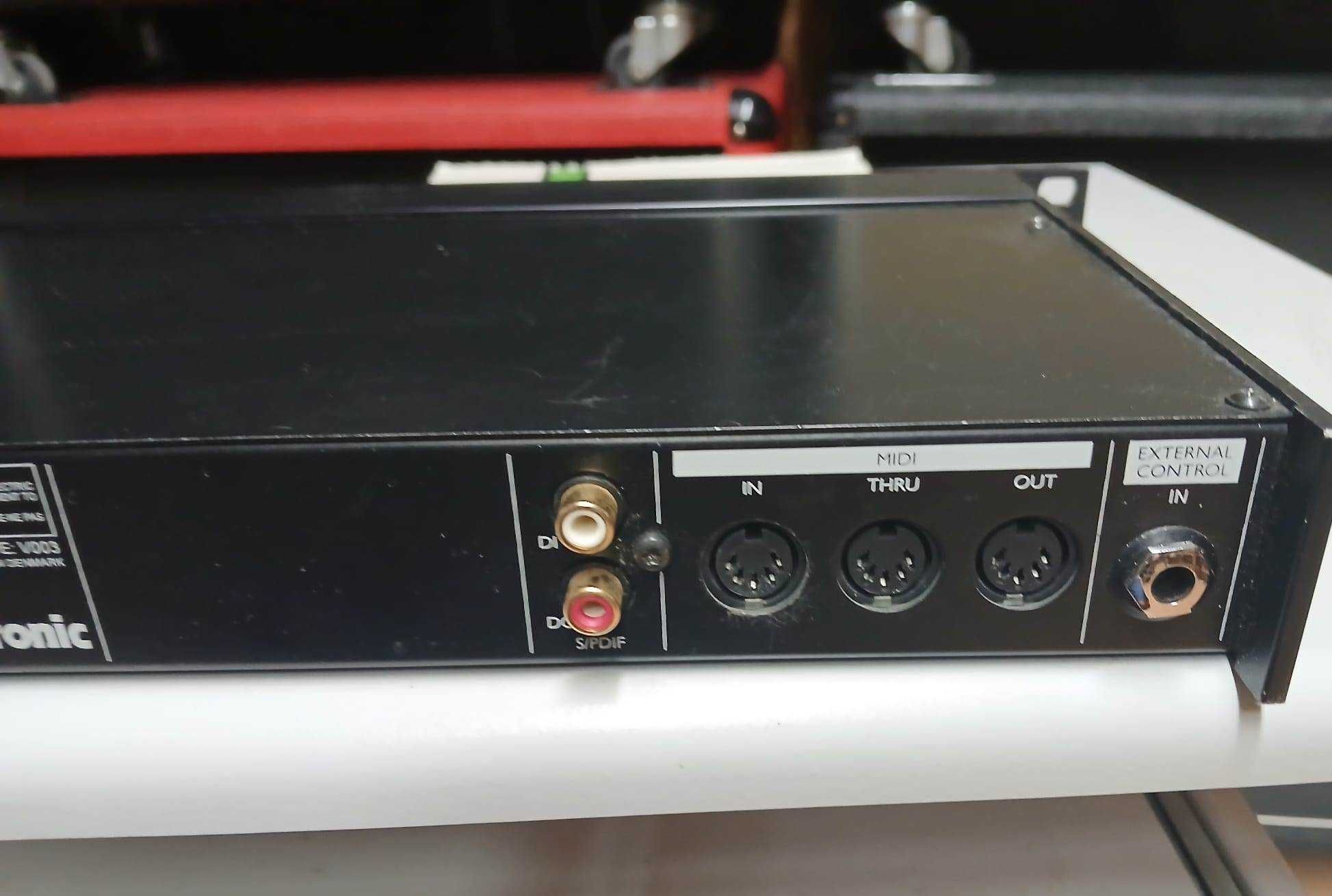 Processador de Efeitos TC Electronic G-Force.