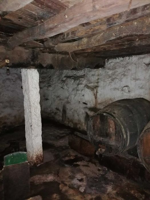 Casa rústica para reabilitar em centro de aldeia perto de Chaves