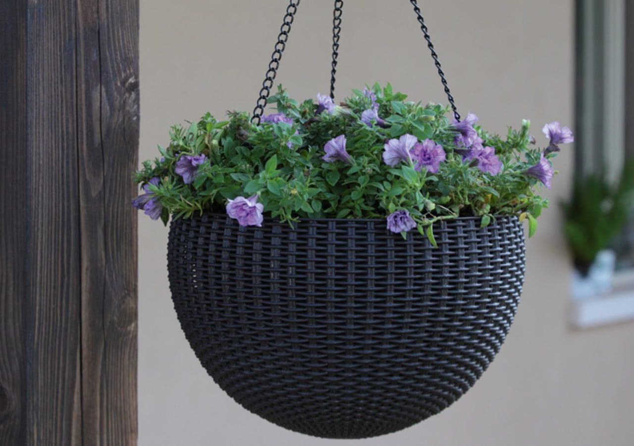 Doniczka wisząca Keter Hanging Sphere 35x22 cm Doniczka z łańcuszkiem