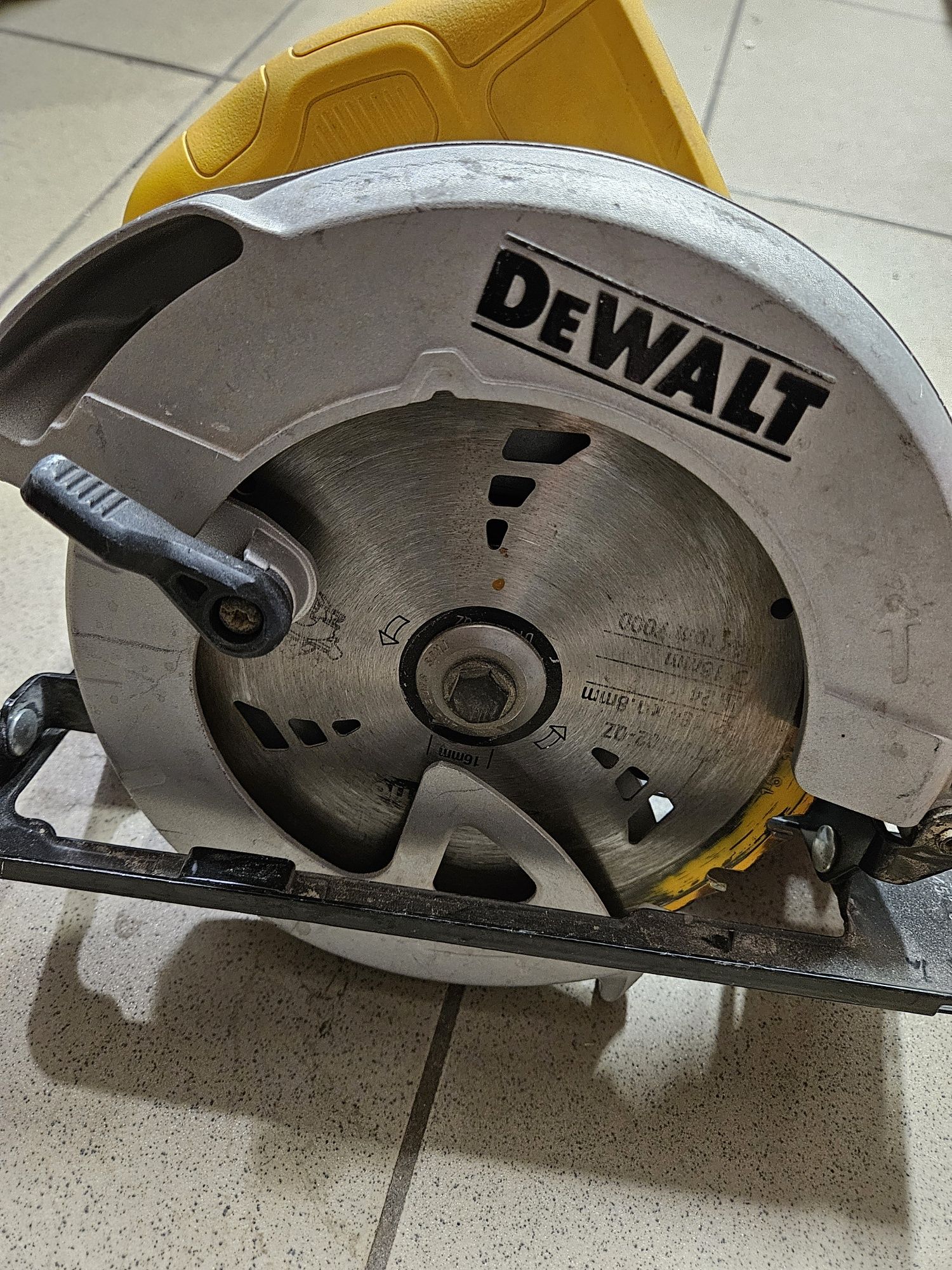 Pilarka Dewalt Dwe560