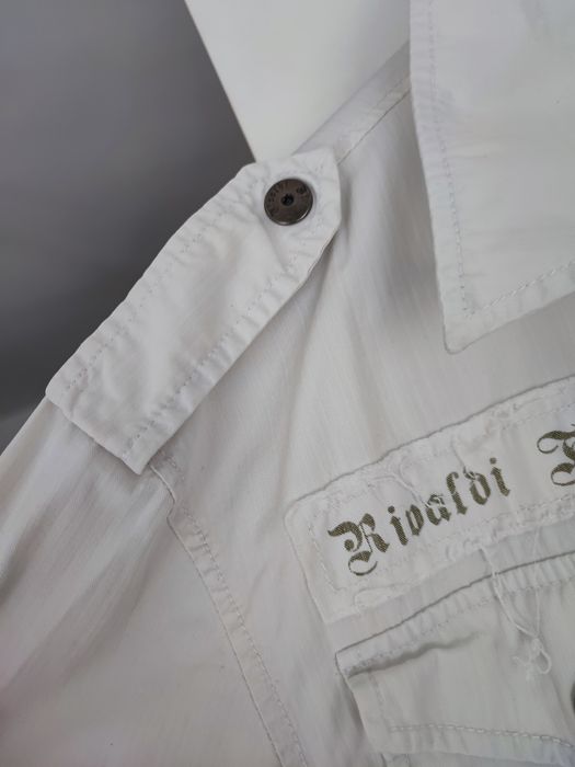 Koszula z oryginalnymi nadrukami