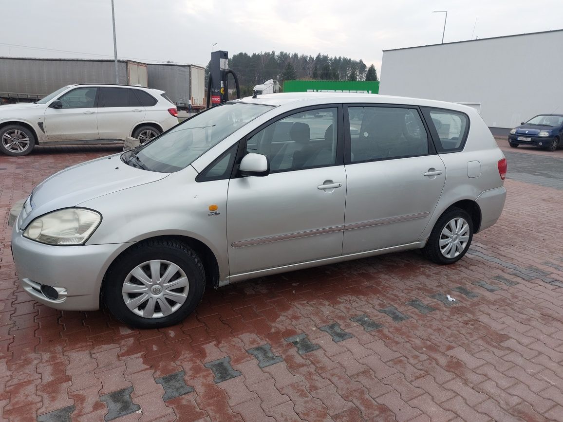 Toyota avensis verso 2.0 D4D 7 osobowa