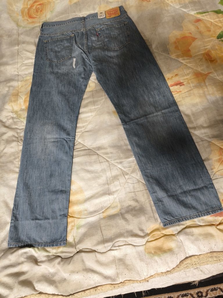 Джинсы Levis 569