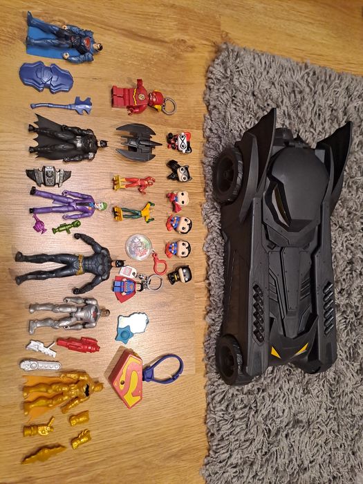 Batmobil Batmama+figurki DC+mini funko pop