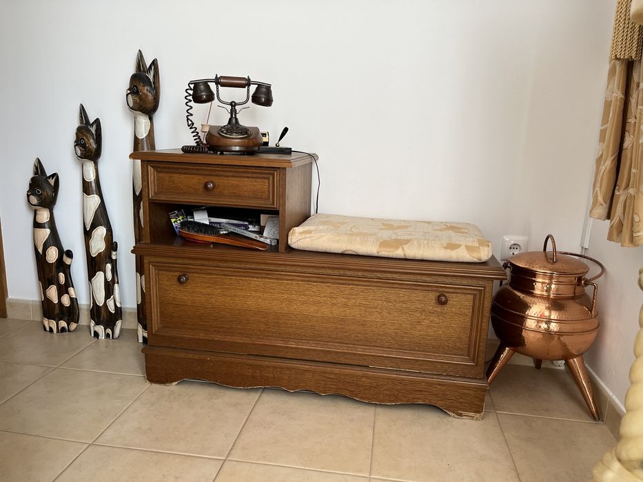 Móveis e peças decorativas