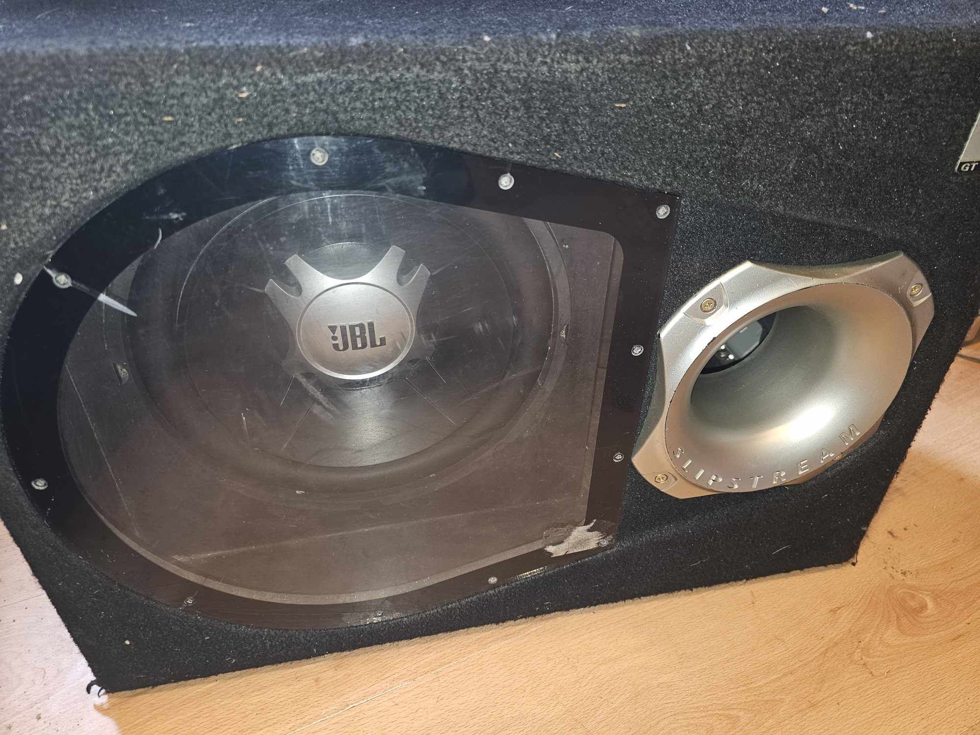 Głośnik basowy JBL