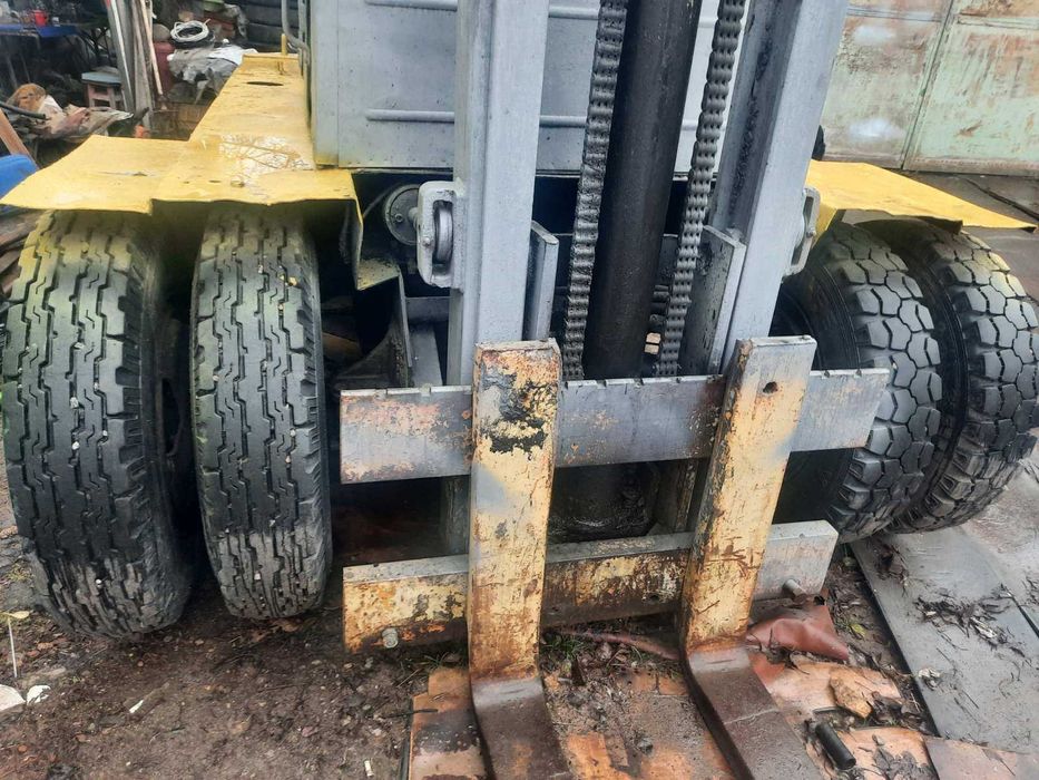 Навантажувач вилковий Львівський 5т