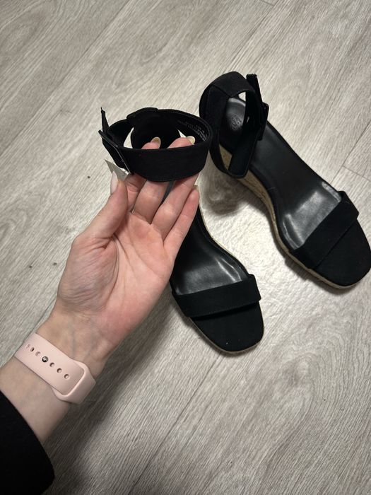 Нові босоніжки H&M