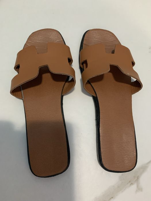 Klapki w stylu Hermes roz. 37
