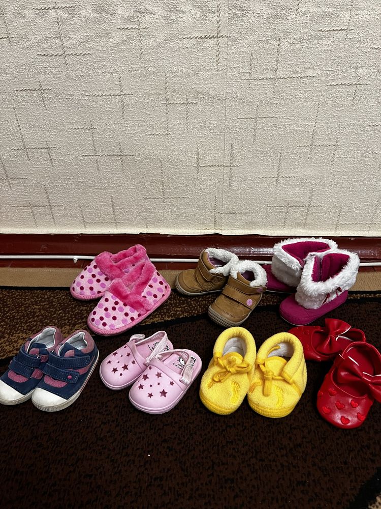 Дитяче взуття різне для найменших