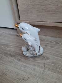 Białe, porcelanowe,  pozłacane figurki, delfiny, delfinki