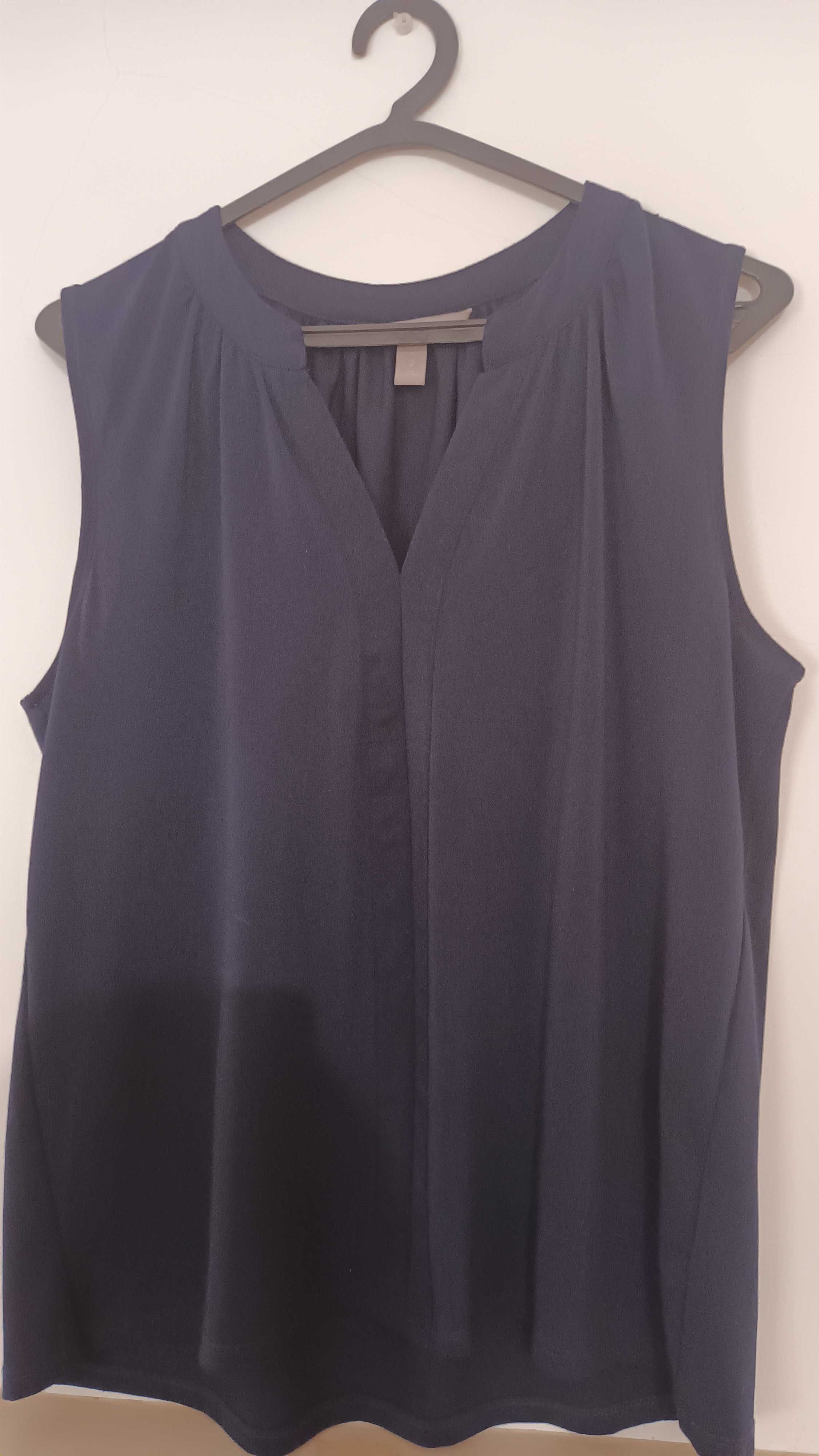 Blusa em azul escuro da H&M