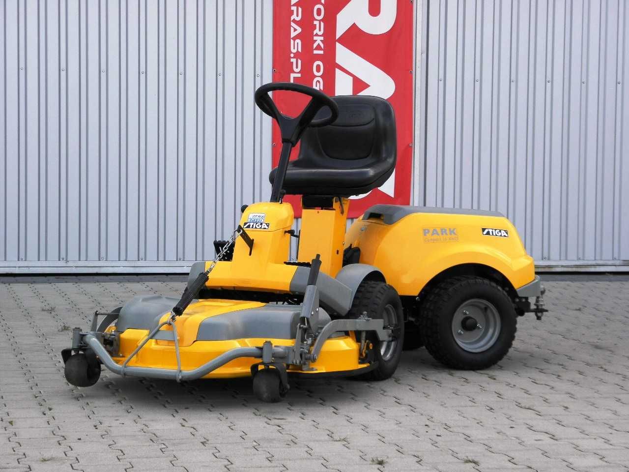 Traktorek kosiarka Stiga Park Compact 4WD 4x4 17,5HP (010903) - Baras