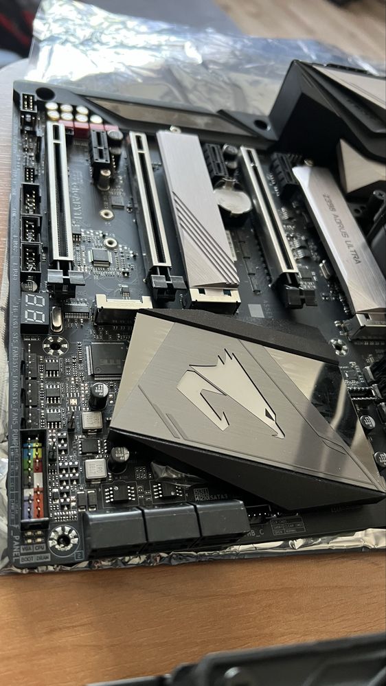 Zestaw procesor I7 9700k płyta Aorus z390 ultra chłodzenie wodne 420