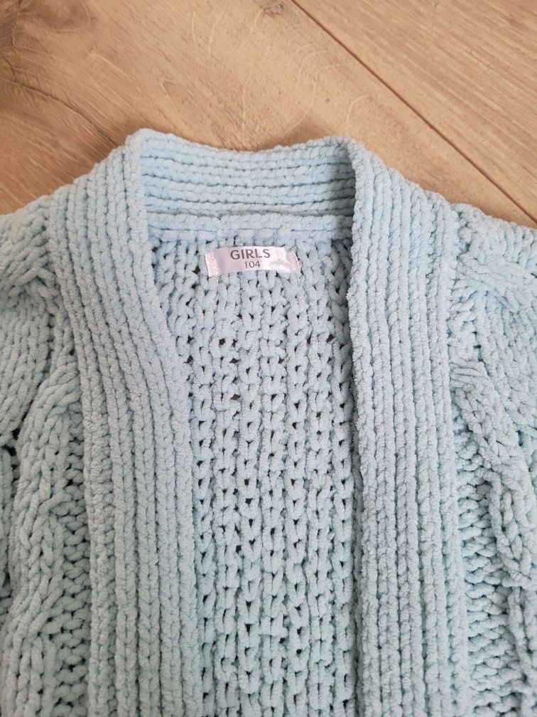Sweterek mietowy 104