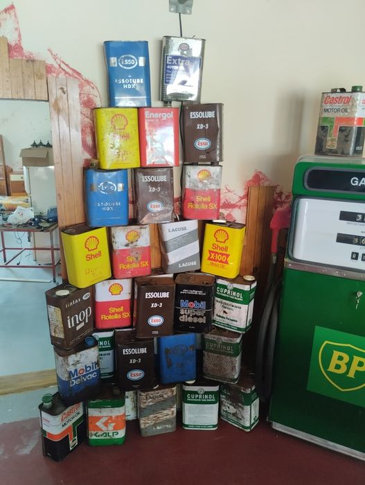 Latas de óleo antigas