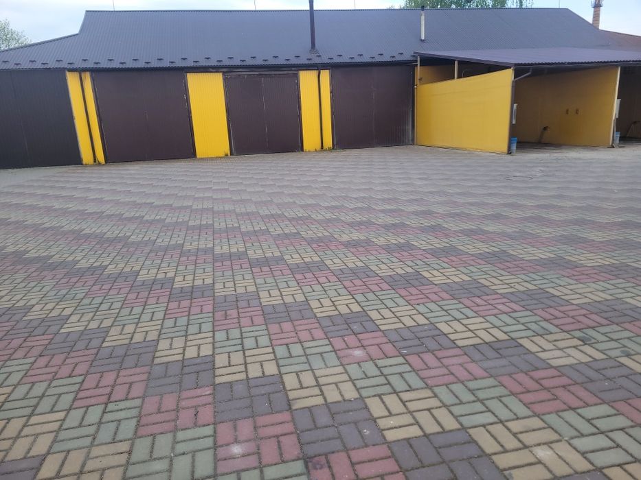 Продається  або здам в оренду приватизовані земельні ділянки з будівля