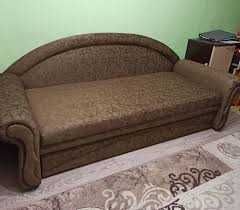 благоустрій та перетяжка м'яких меблів: дивану