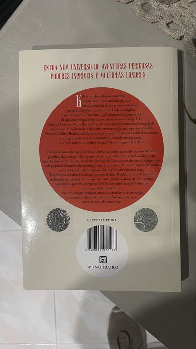 Livro Uma Magia mais Escura - portes incluídos