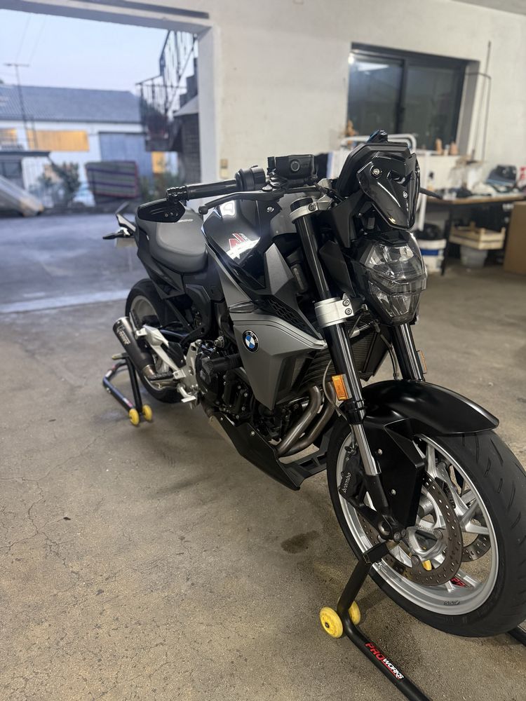 BMW F900R 2021, usada como nova