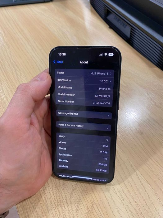 iPhone 14 256GB Black em ótimo estado com capa QUAD LOCK de oferta