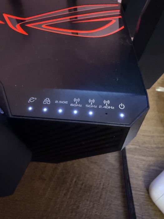 Продам топовий роутер ASUS AXE1100