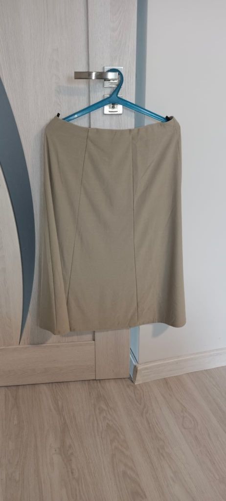 Elegancka spódnica oliwkowa za kolana