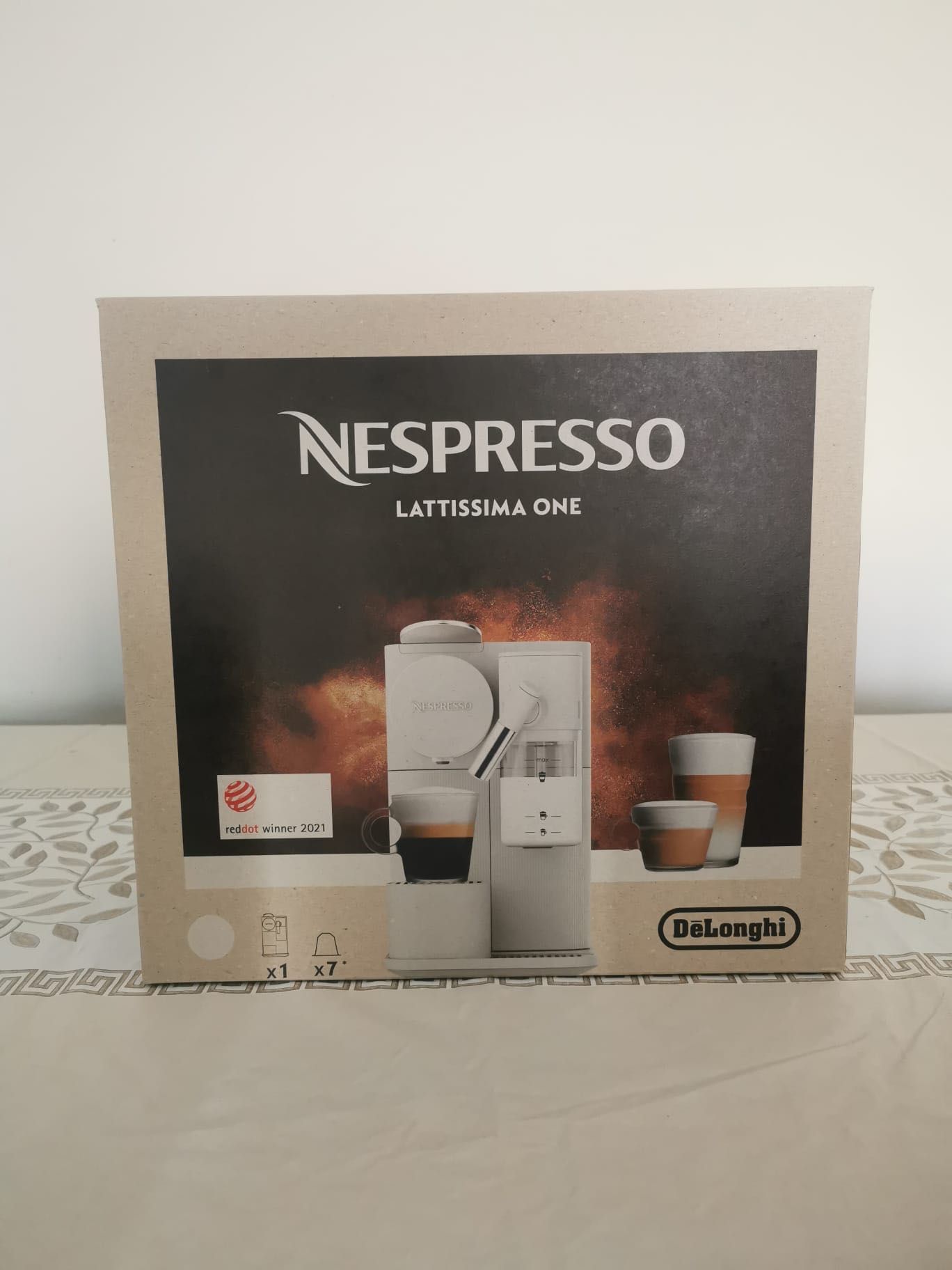 Nespresso Lattissima One - nova em caixa