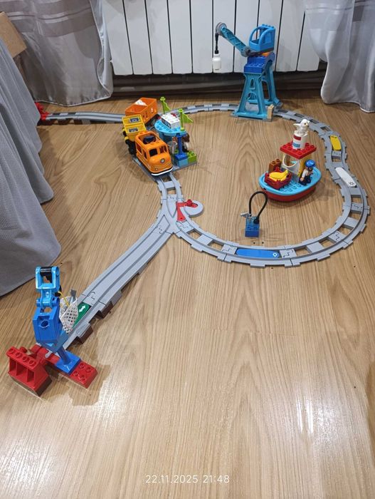 LEGO Duplo Town Вантажний поїзд з інерційним двигуном