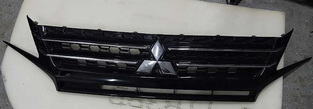 Mitsubishi Space Star III 20-23r grill atrapa bez uszkodzen