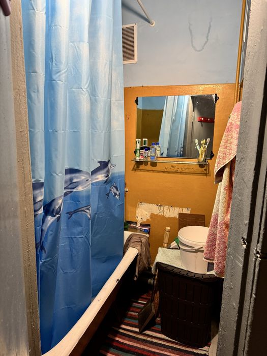 Терміново продам 2-х кімнатну в центрі міста