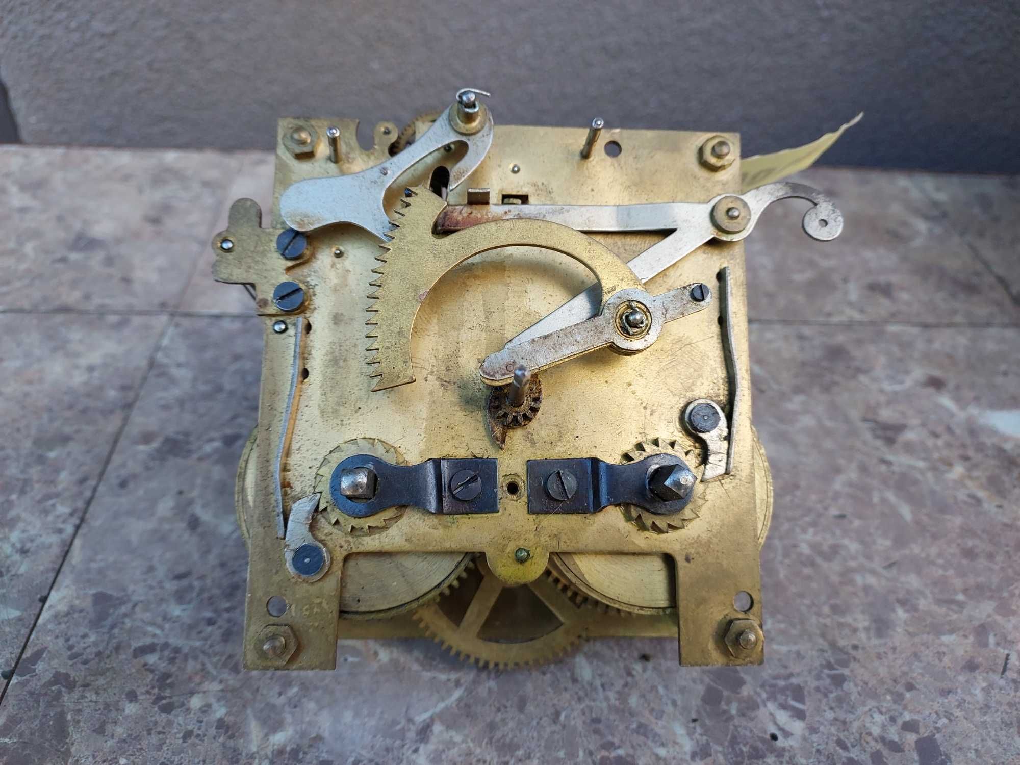 M066 Mechanizm starego zegara bufetowego kominkowego