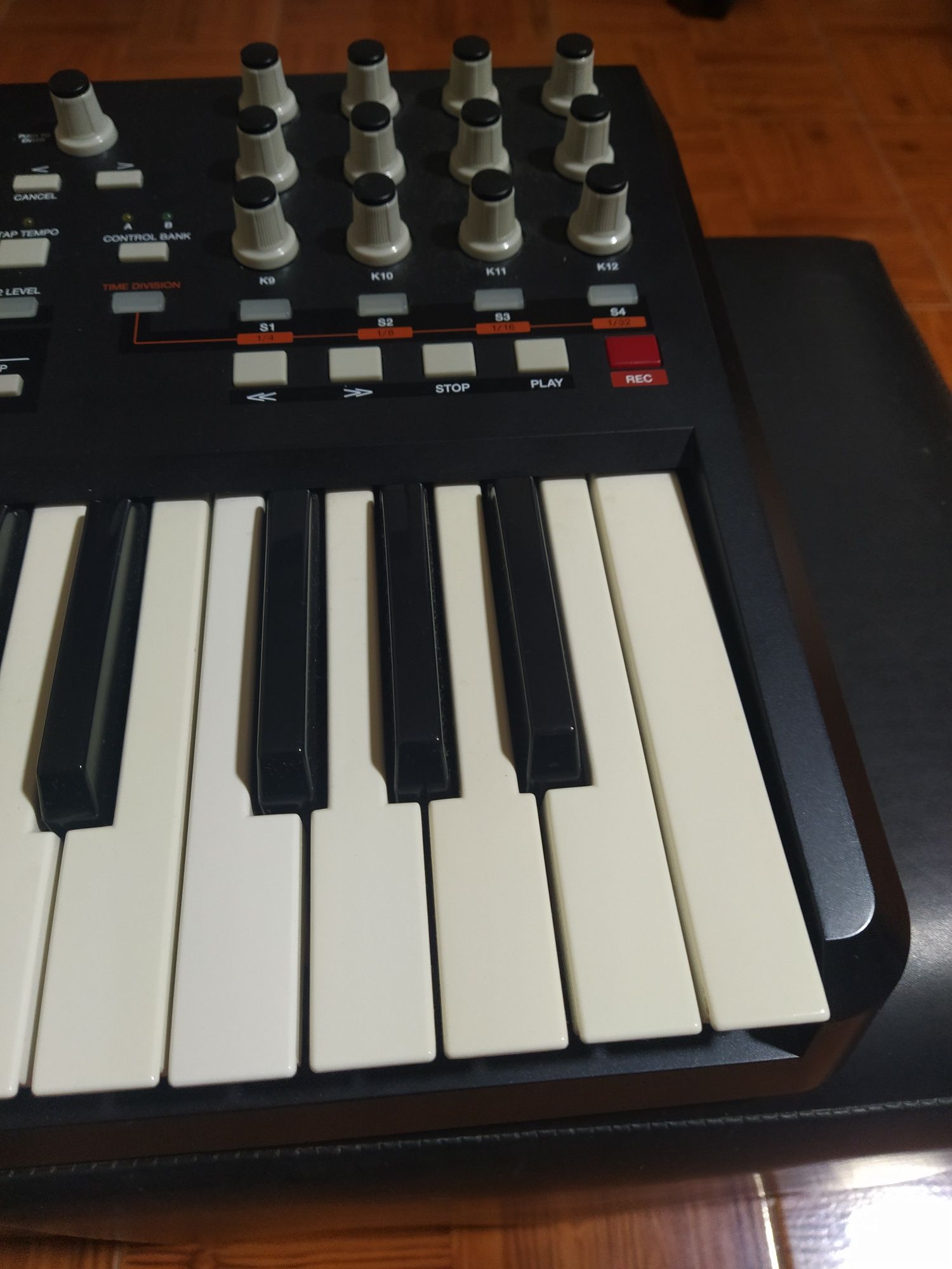 Teclado Akai MPK 25