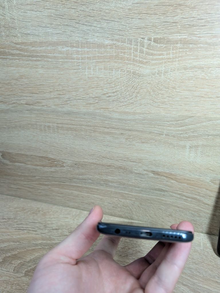 Xiaomi Redmi 8 4/64GB гарний стан
