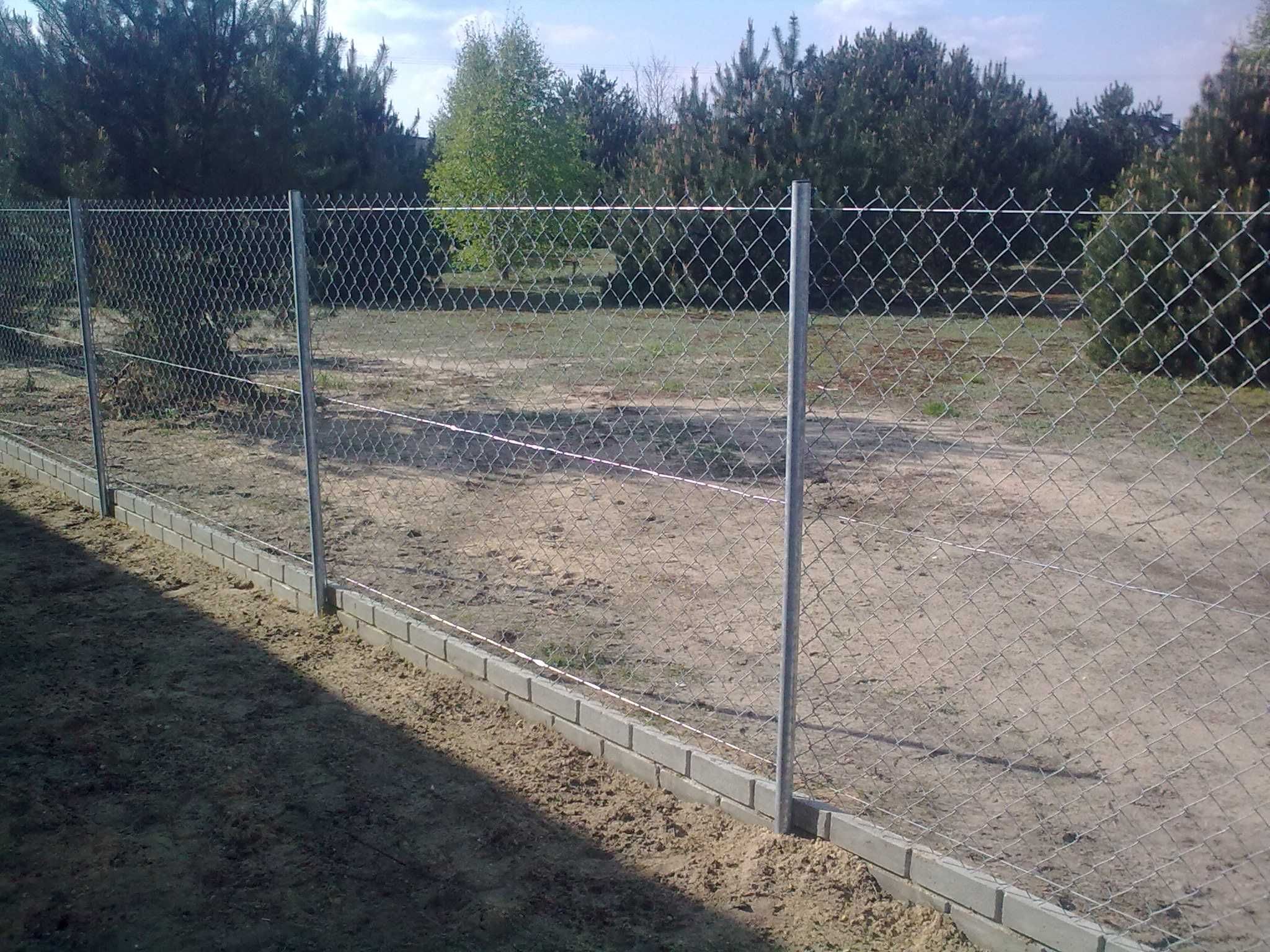 Ogrodzenie z siatki ocynkowane 1,5m + płyta prefabrykowana z montażem