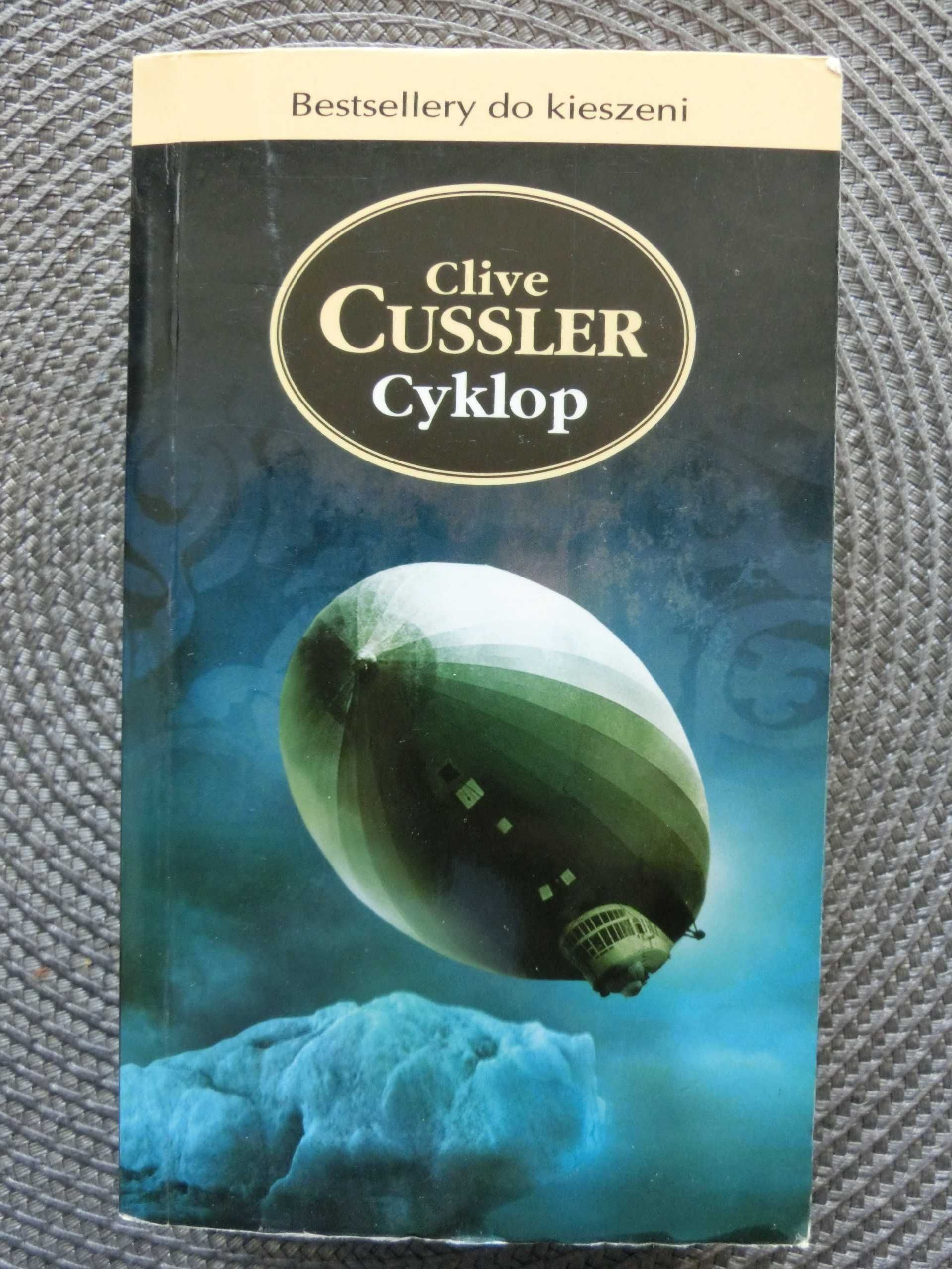 Clive Cussler -Cyklop,Potop Sztorm- zestaw 3 książek.