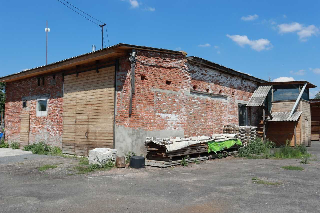 Виробнича база + з СТО + 5 вантажівок!
